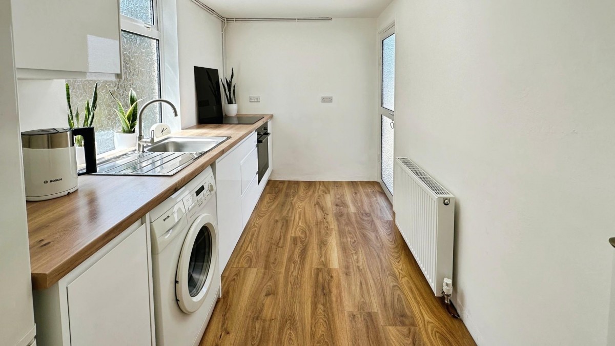 Alma Road, Kingswood