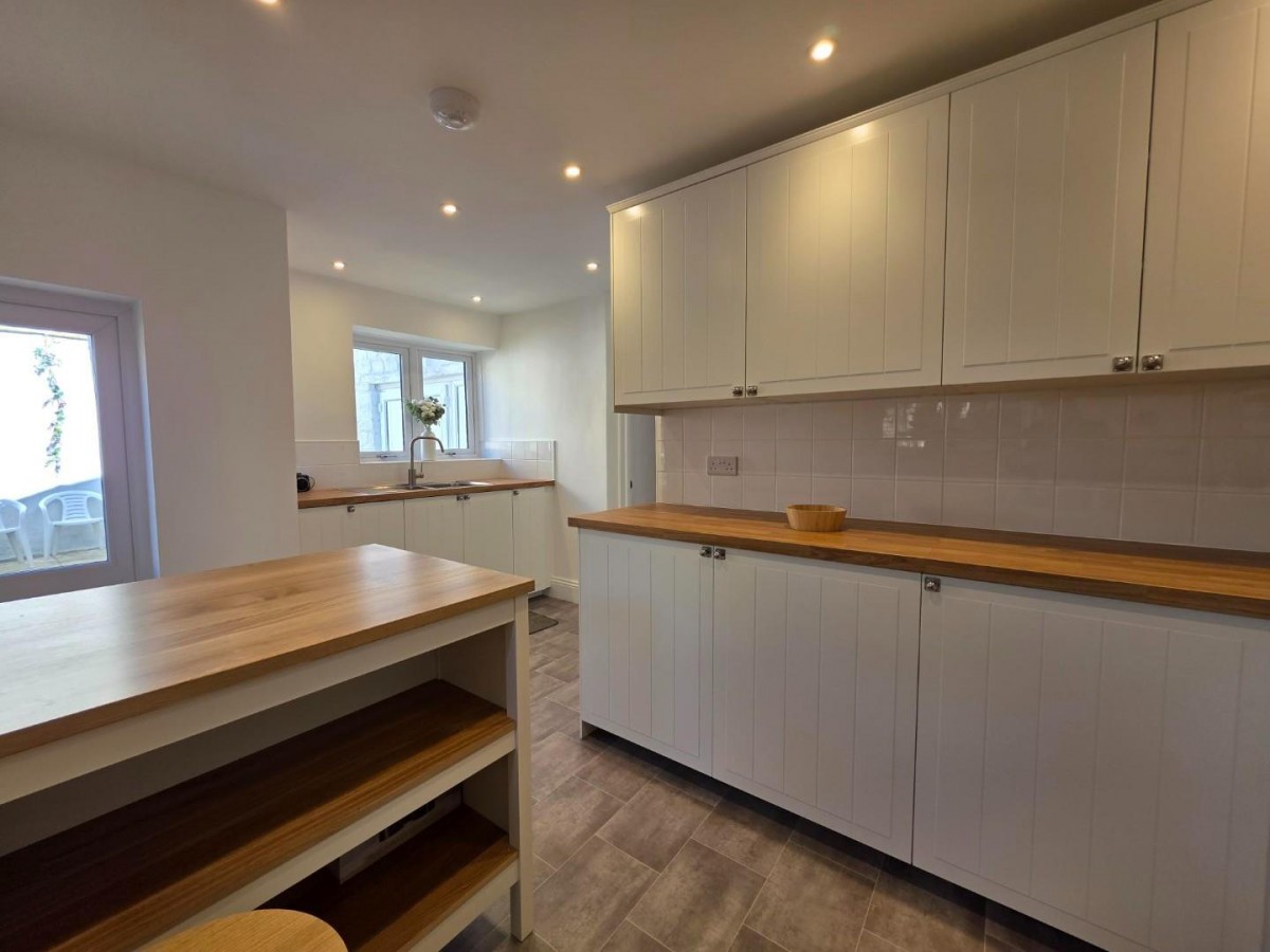 Westward Road, Stroud