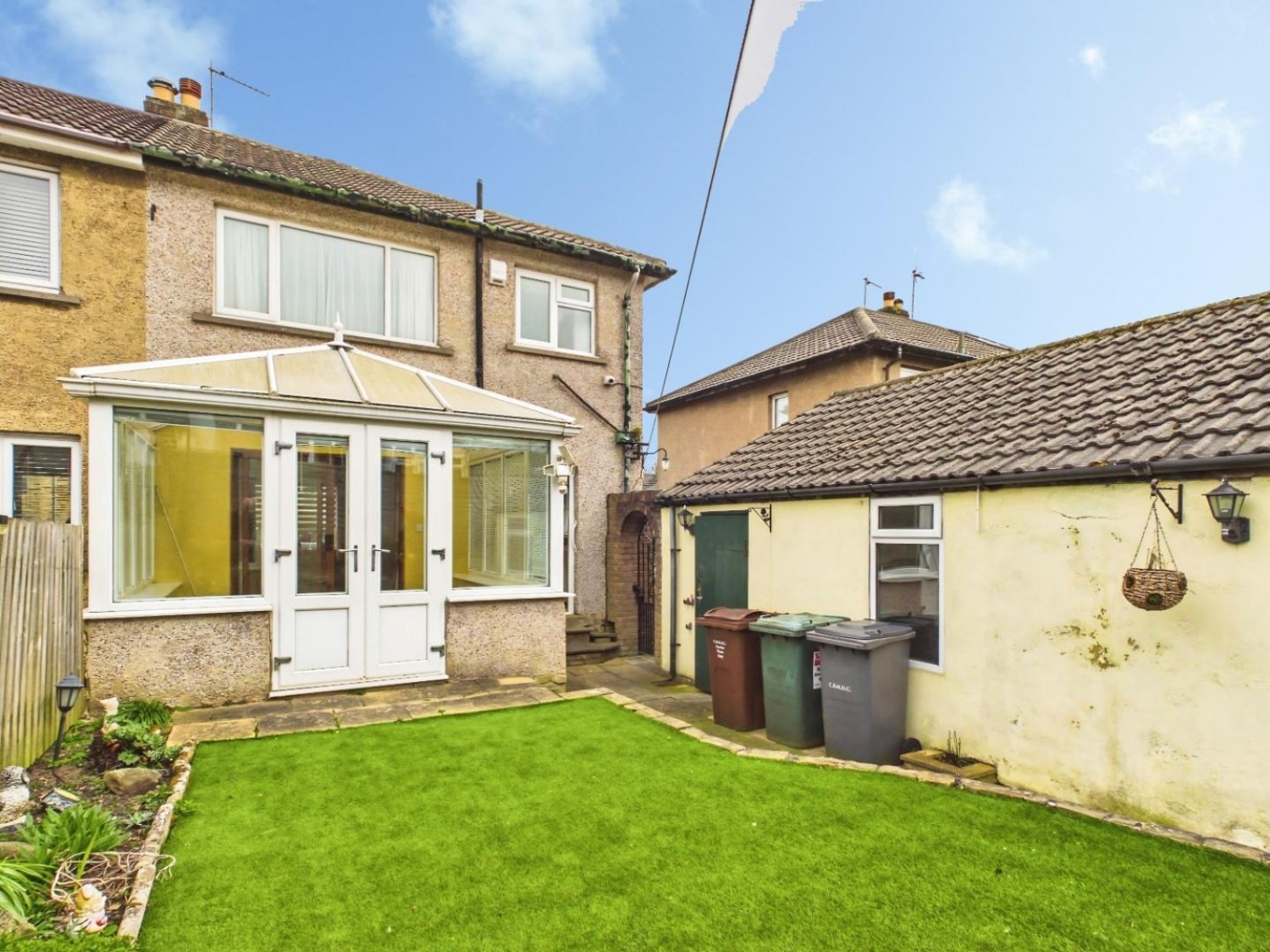 Warren Lane, Bingley