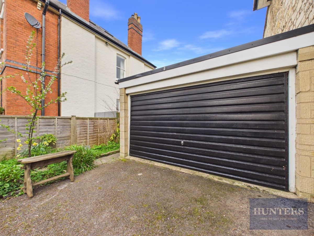 Leckhampton Road, Cheltenham, GL53 0DH