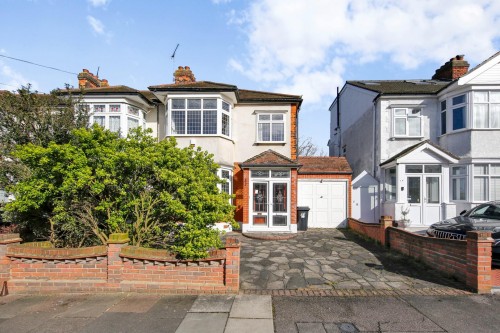Blackbush Avenue, Chadwell Heath, RM6
