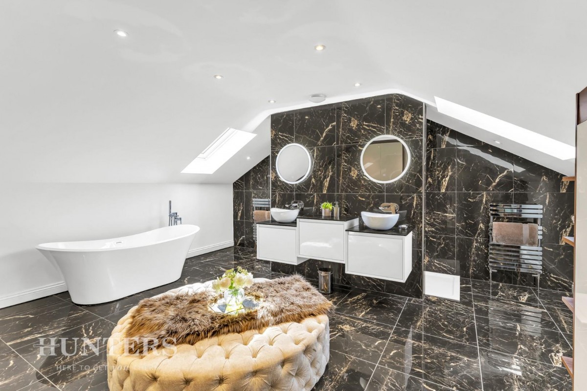 The Villas, Starring Road, Littleborough, OL15 8FH