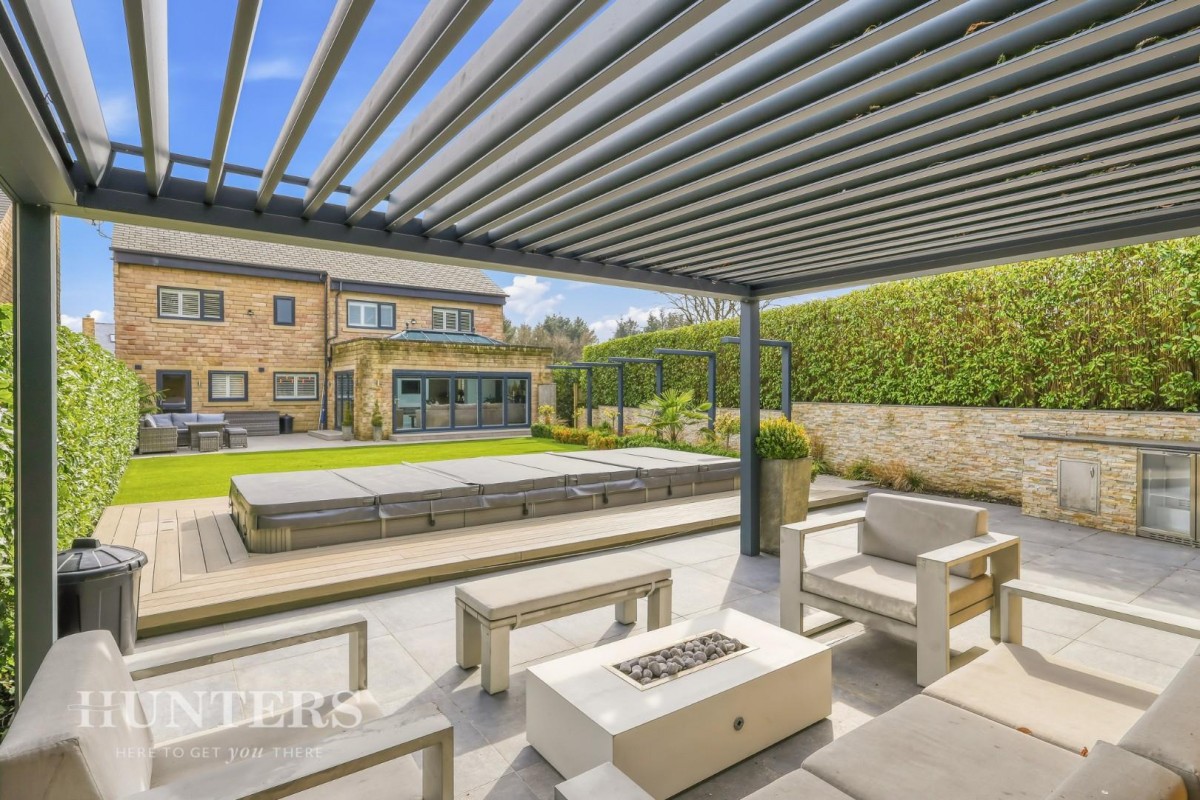 The Villas, Starring Road, Littleborough, OL15 8FH