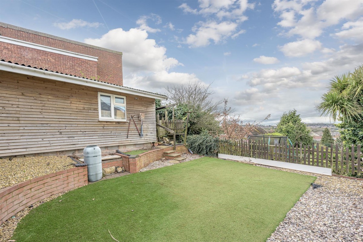 Oak Park Road, Stourbridge, DY8 5YG