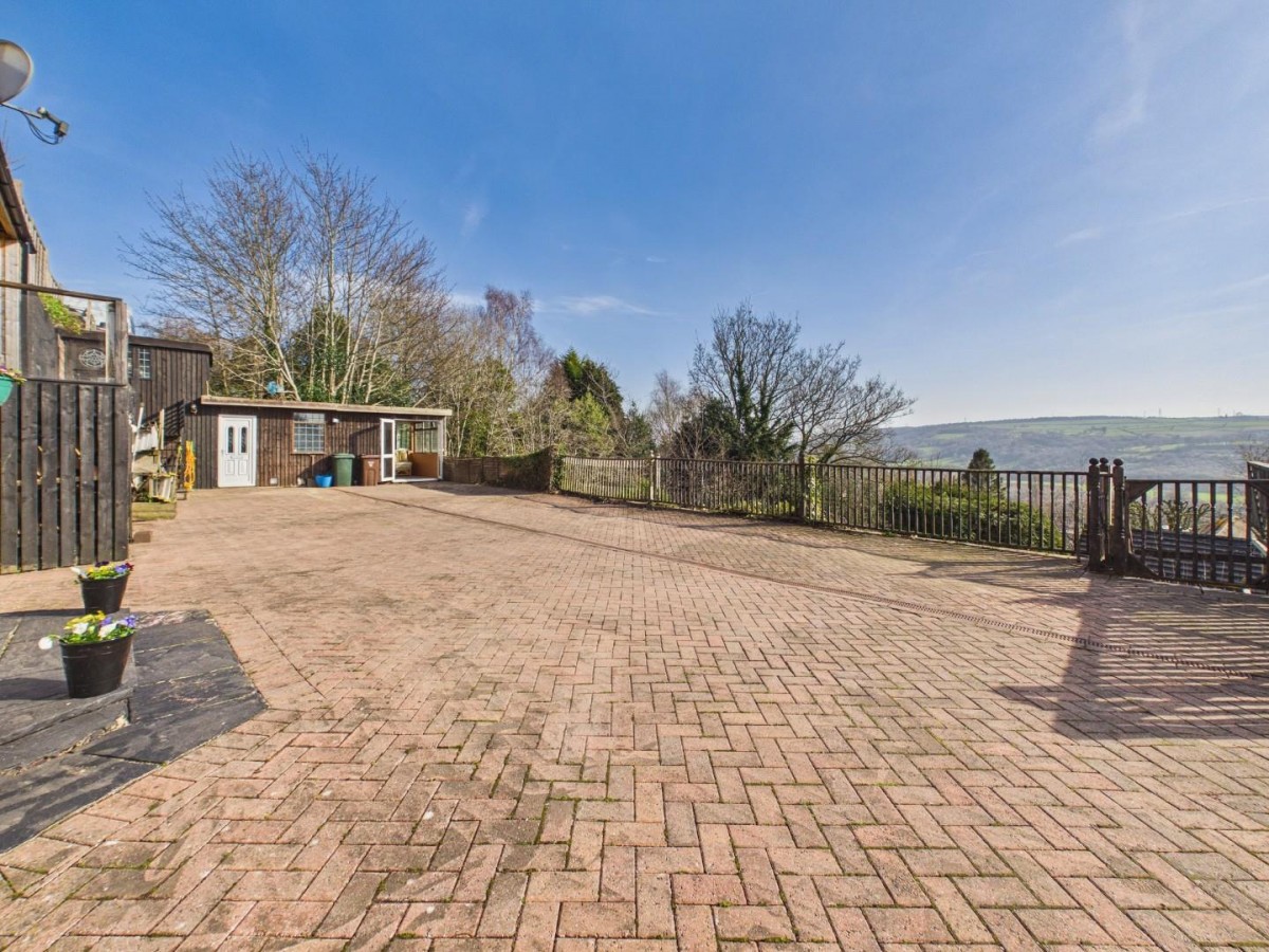 St. Marys Road, Riddlesden, Keighley