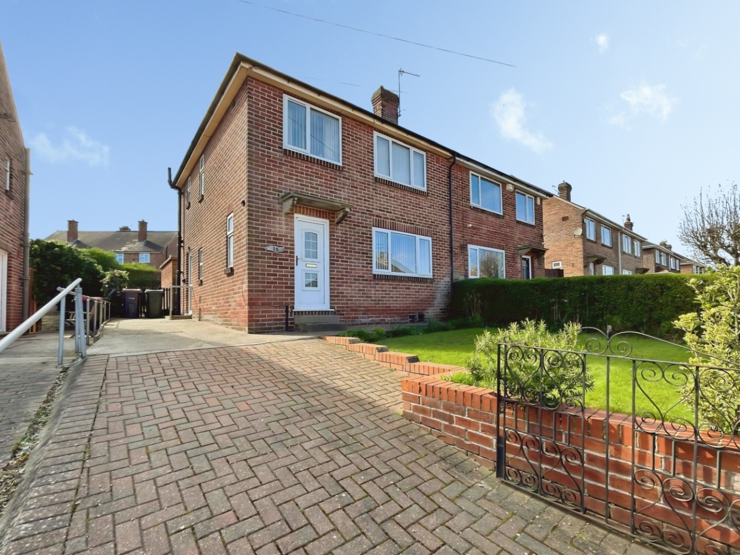 3 bedroom House for sale in Burns Way, Wath-Upon-Dearne, Rotherham