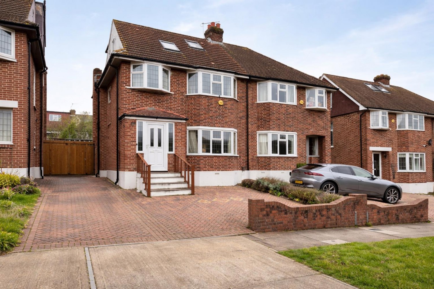 Raeburn Avenue, Surbiton