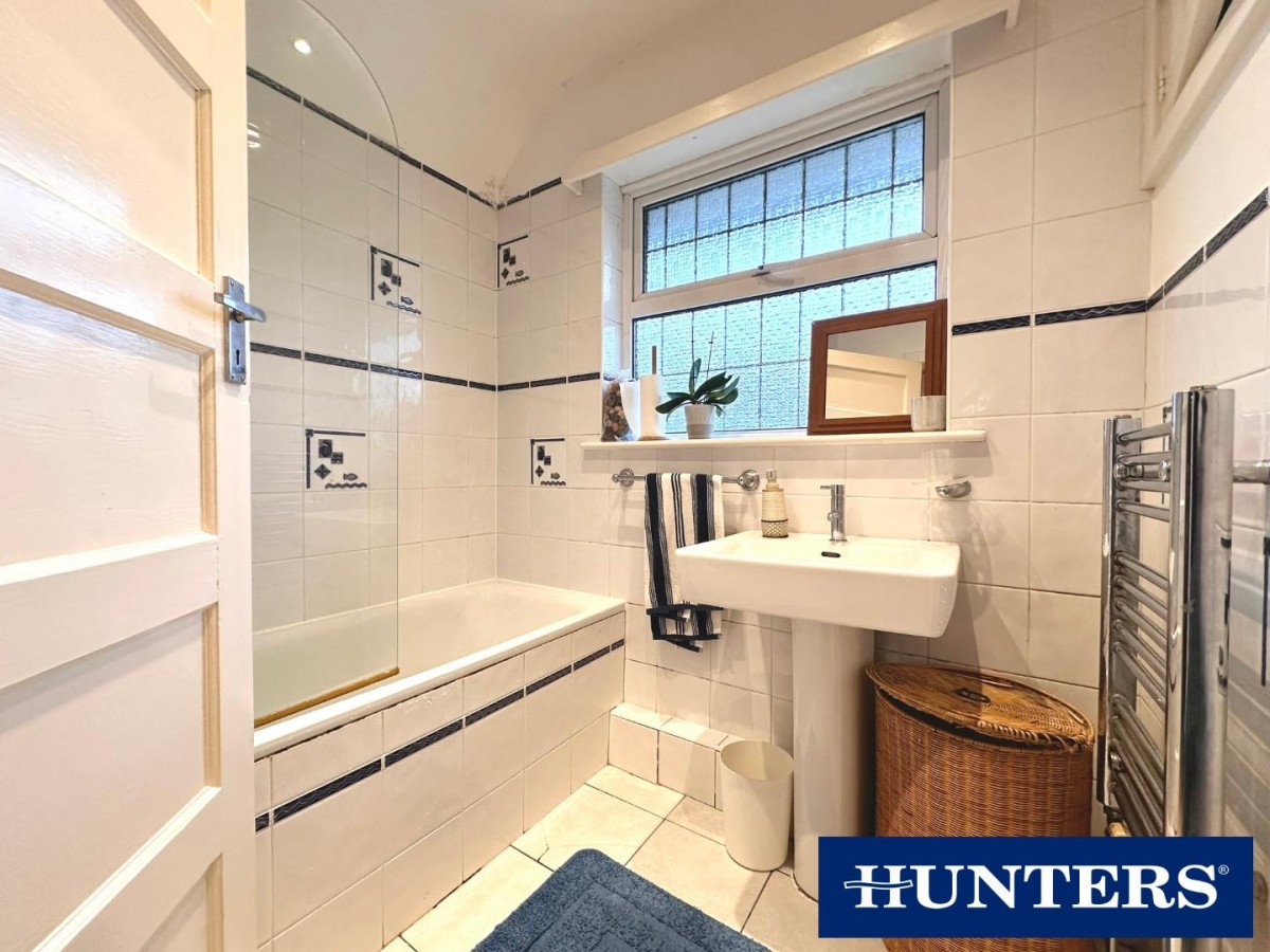 Raeburn Avenue, Surbiton