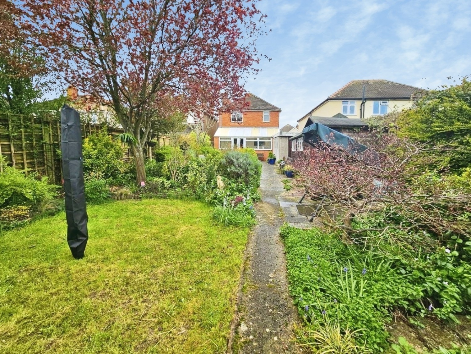 Box Road Avenue, Cam