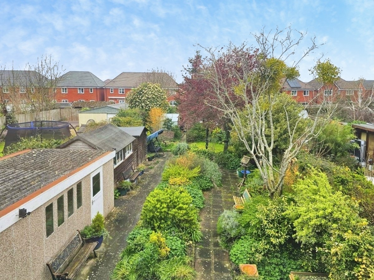 Box Road Avenue, Cam