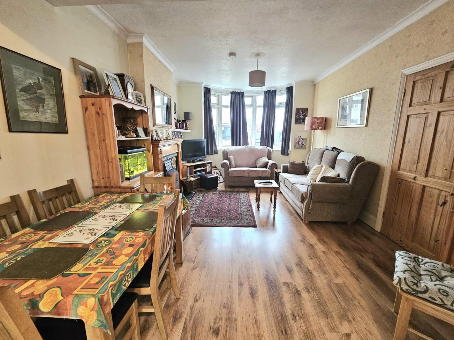 Box Road Avenue, Cam