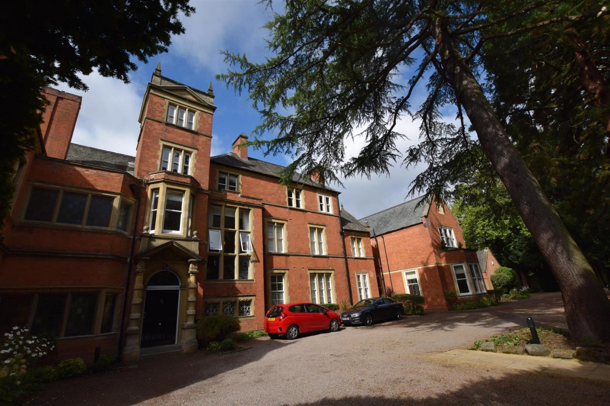 St. Bernards Road, Solihull, B92 7EN