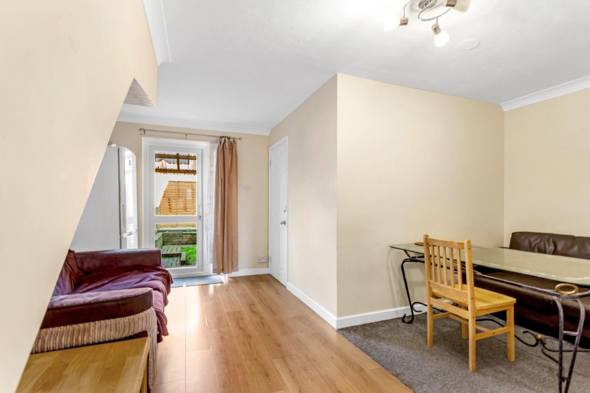 Andrewes Gardens, London