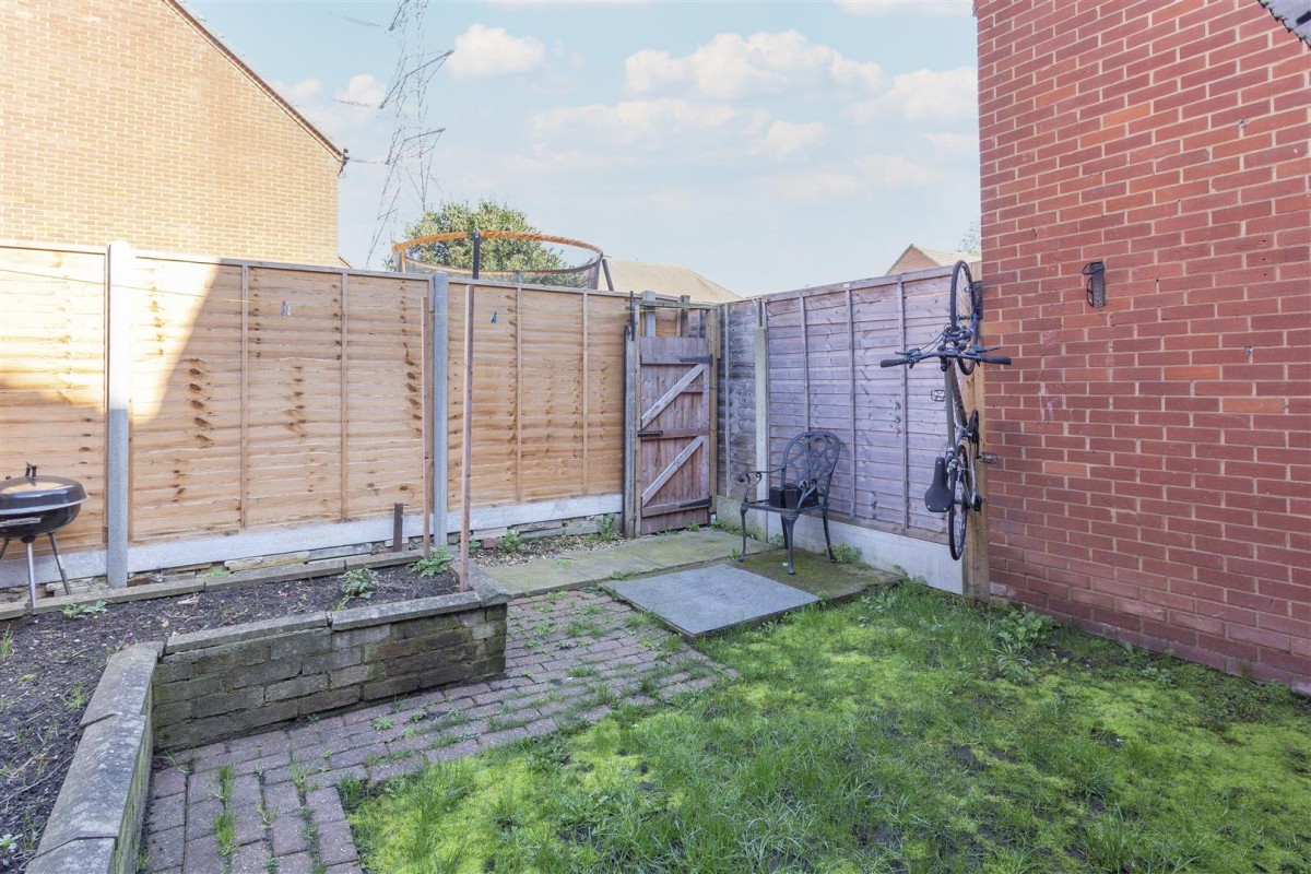 Andrewes Gardens, London