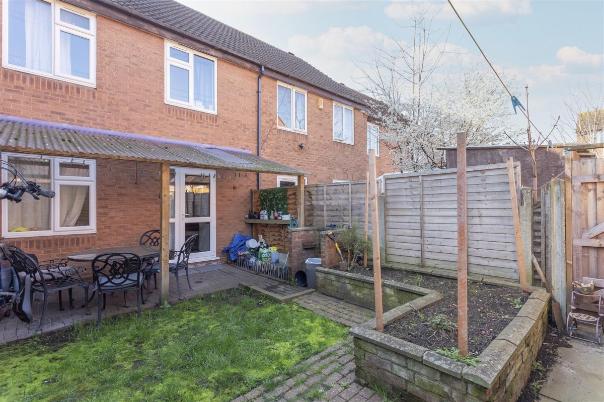 Andrewes Gardens, London