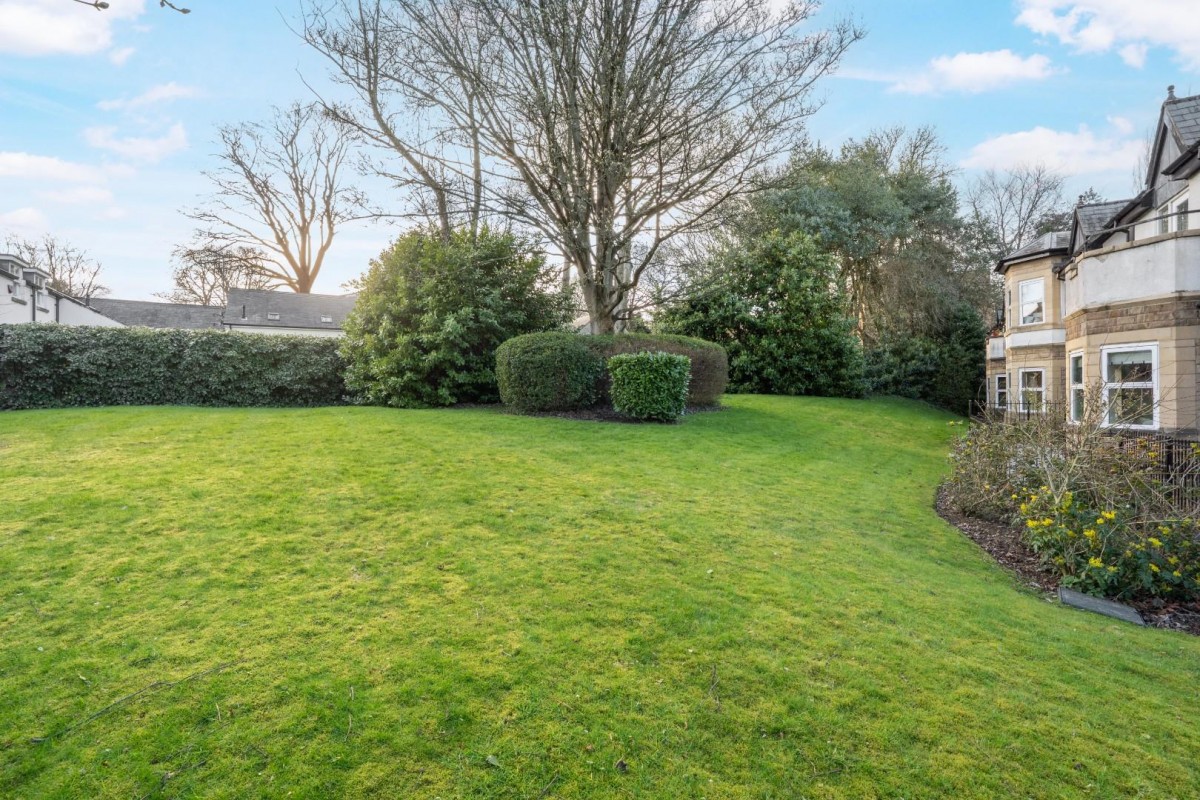 Parc Mont, 11 Park Avenue, Roundhay, Leeds