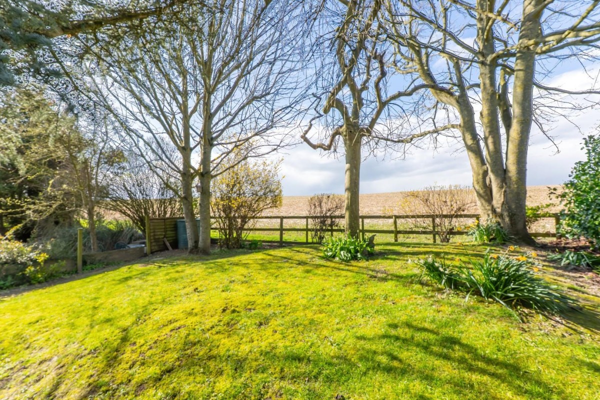 Ivinghoe Way, Edlesborough