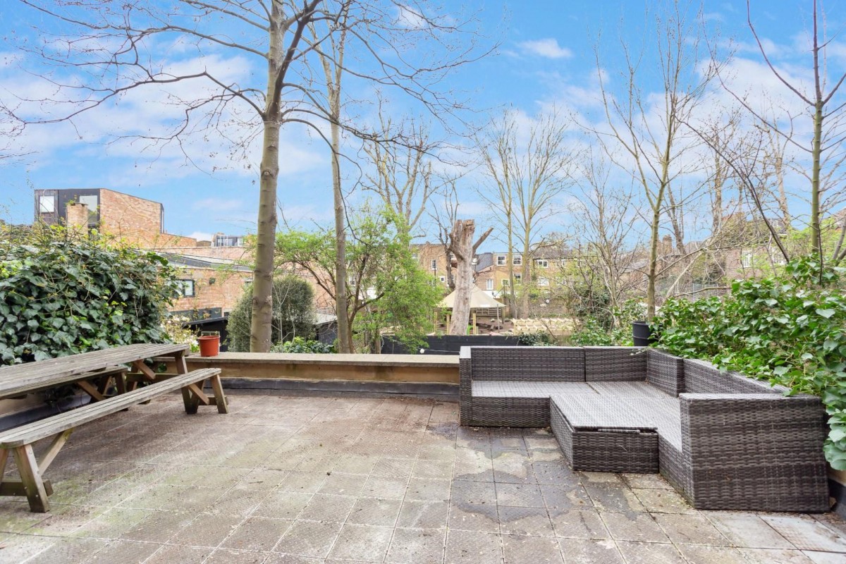 Albion Road, London, N16