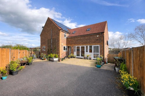 Kingshill, Dursley, GL11 5QE