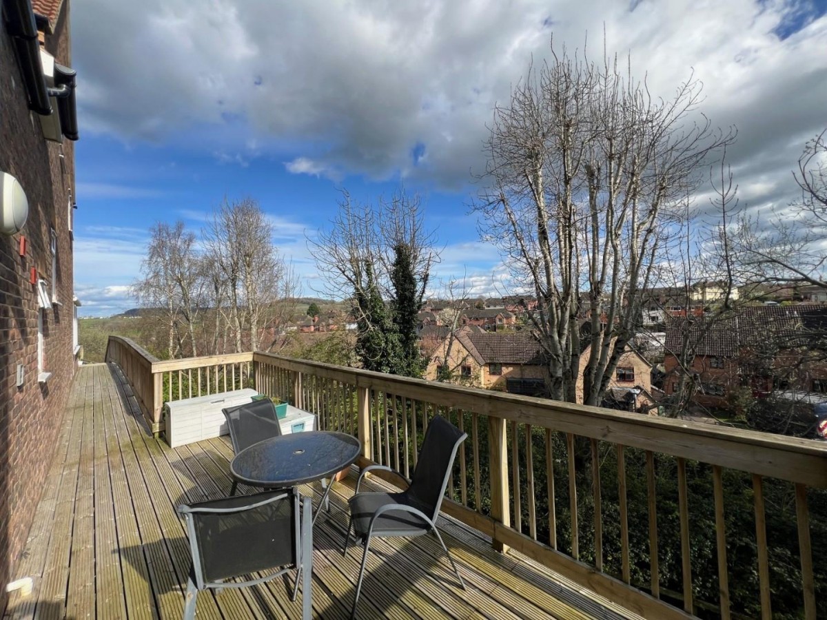 Kingshill, Dursley, GL11 5QE