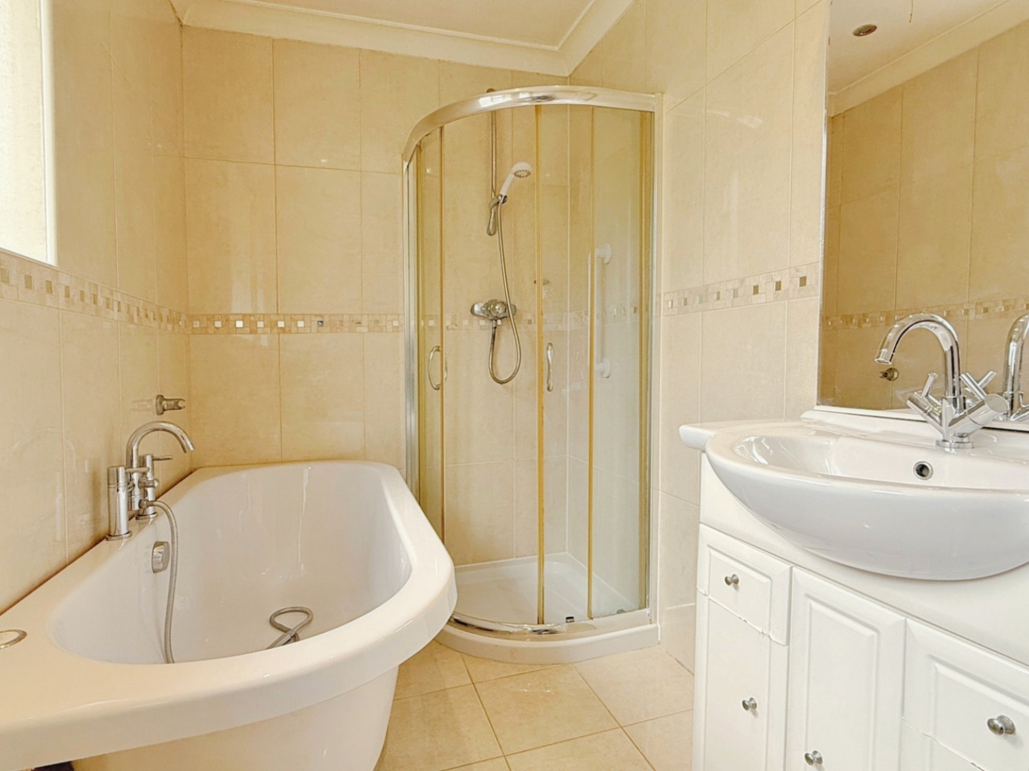3 bedroom Bungalow for sale in Littlemoor View, Pudsey