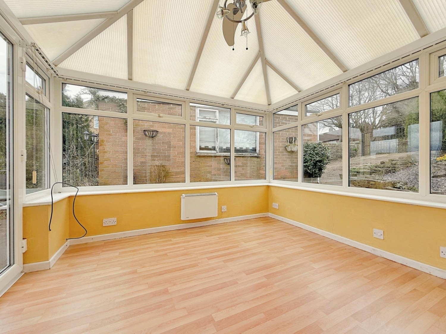 3 bedroom Bungalow for sale in Littlemoor View, Pudsey