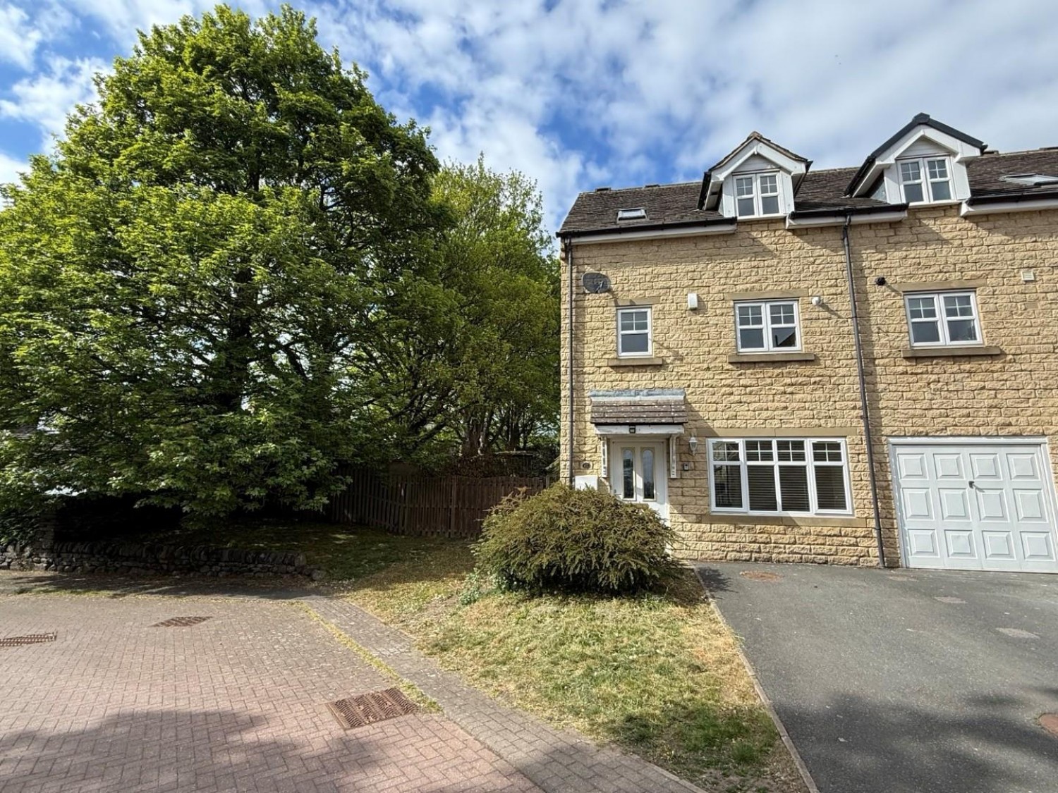 Whitestone Drive, East Morton