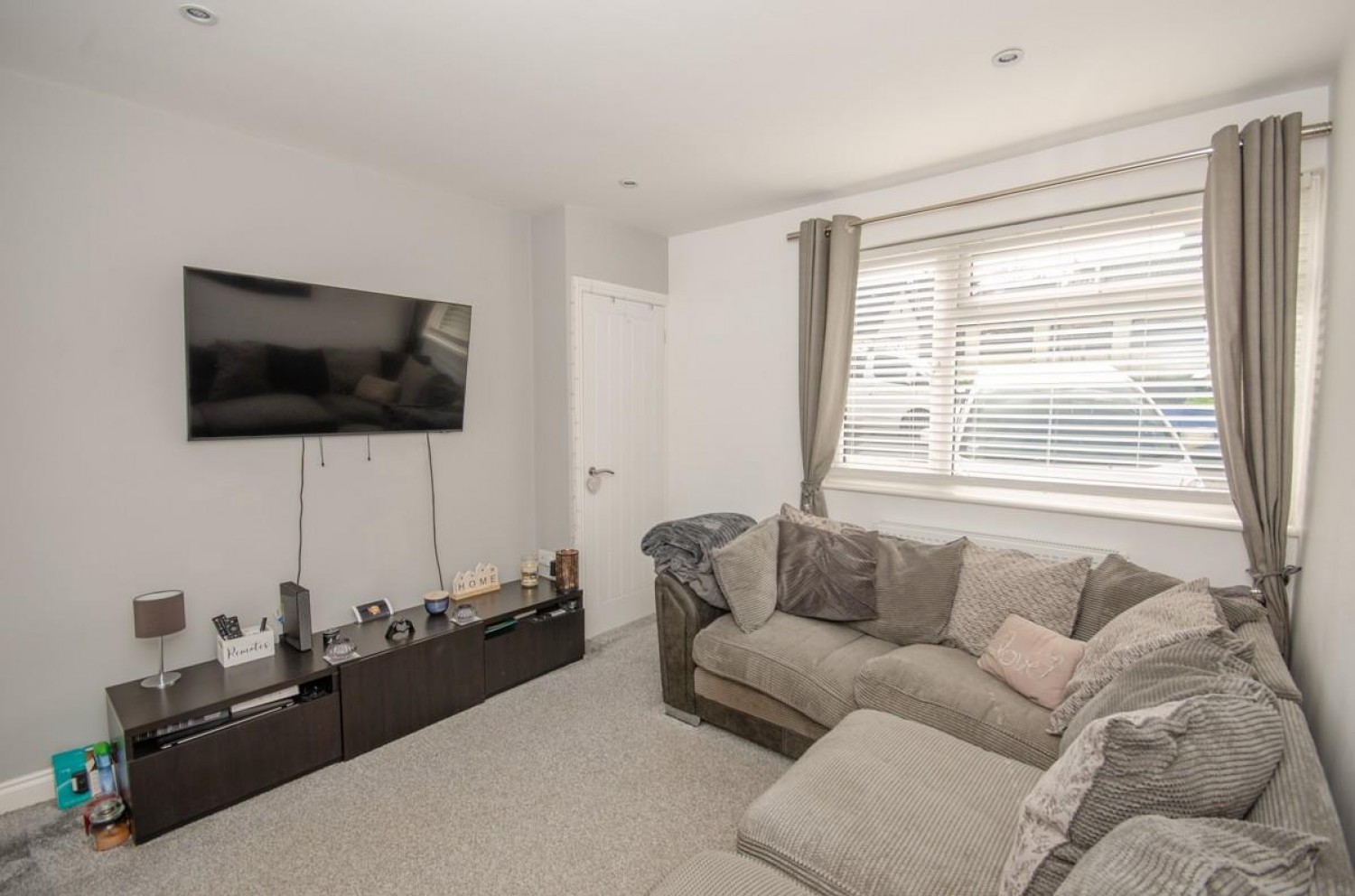 2 bedroom House for sale in Hillside, Mangotsfield, Bristol, BS16 9JY