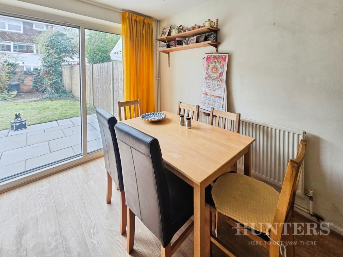 Hollymead, Carshalton