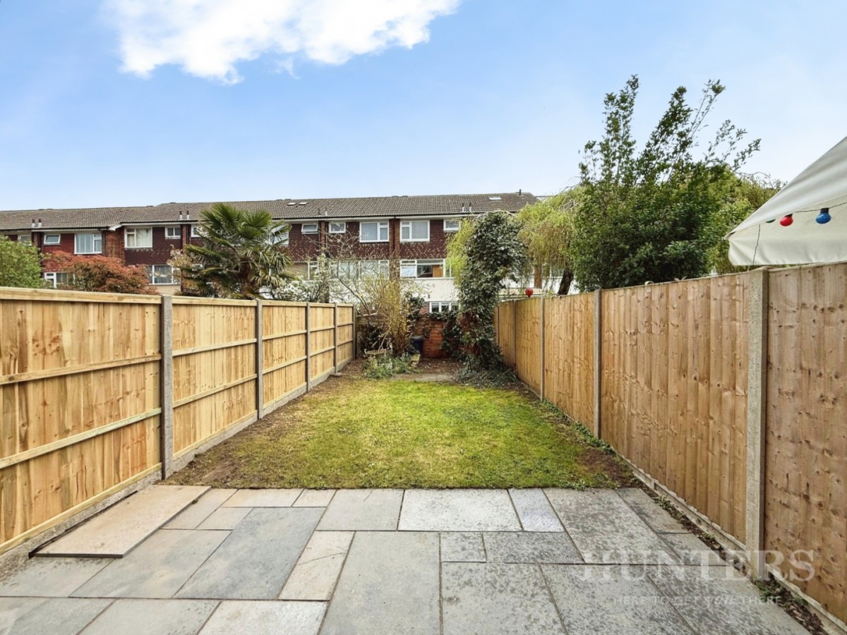 Hollymead, Carshalton