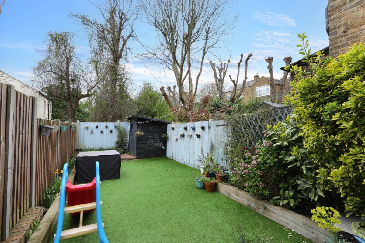 Montem Road, London