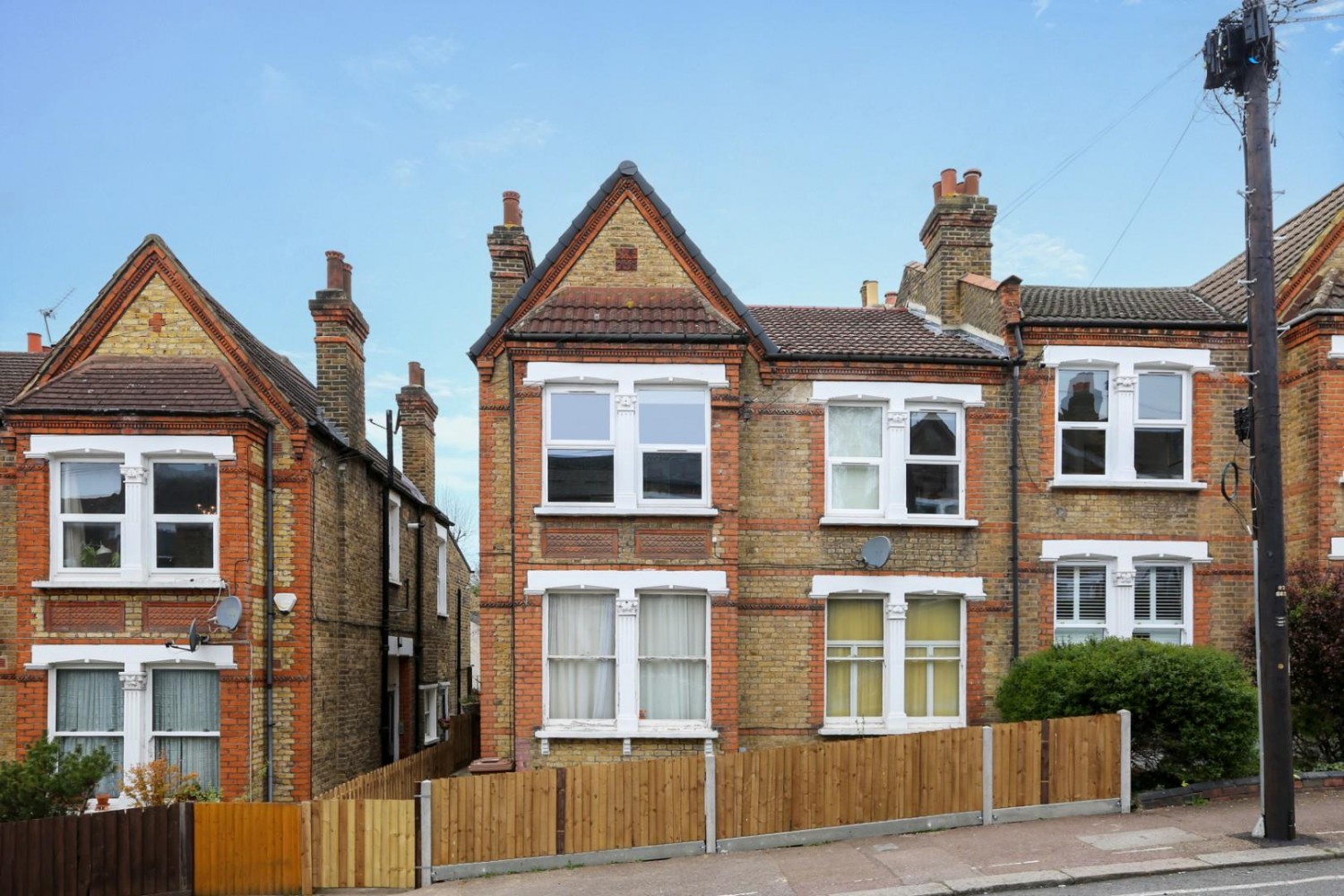Montem Road, London