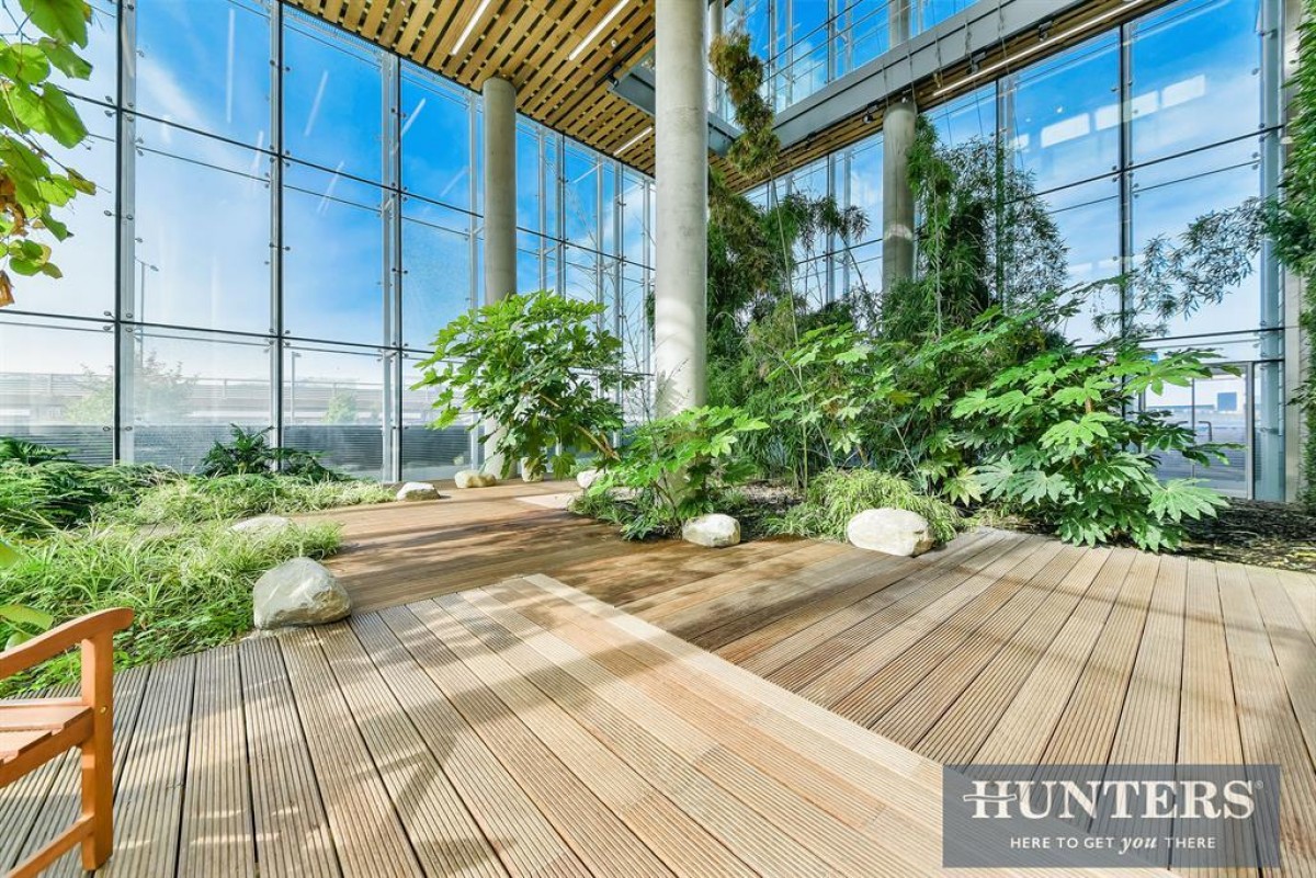 Ealing Road , Brentford, TW8