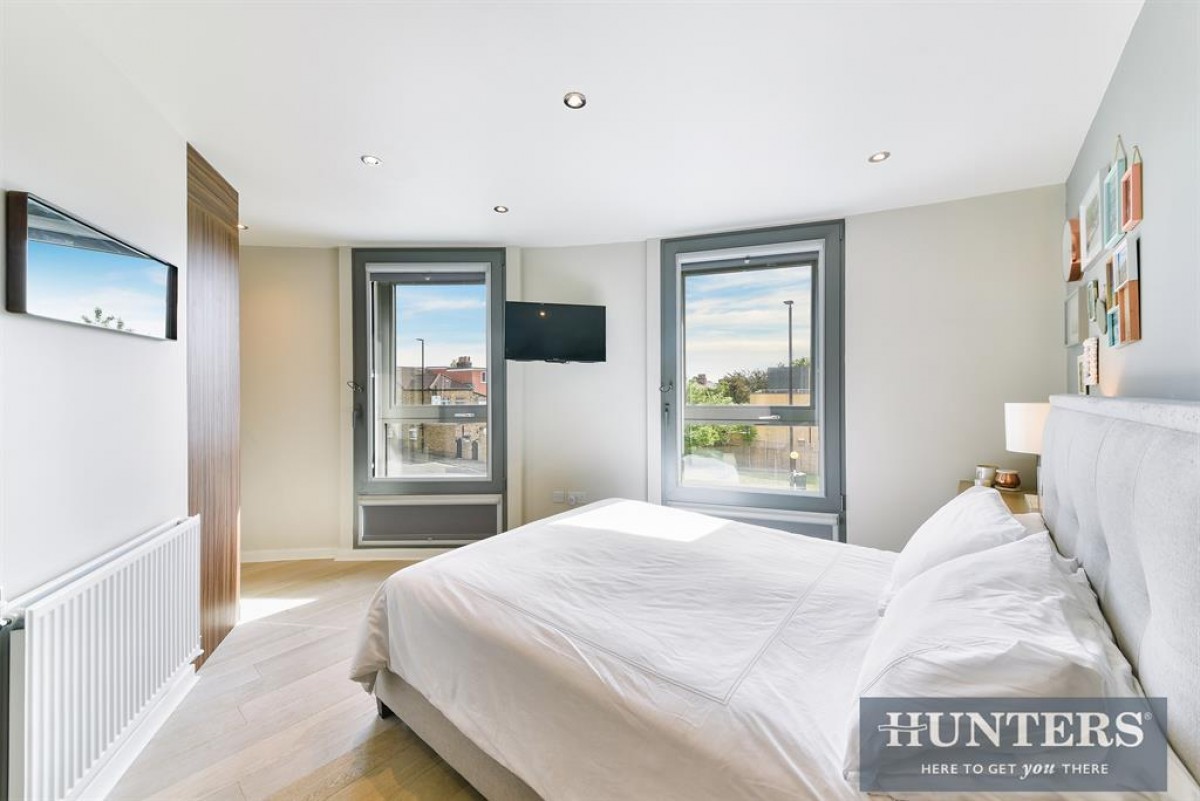 Ealing Road , Brentford, TW8