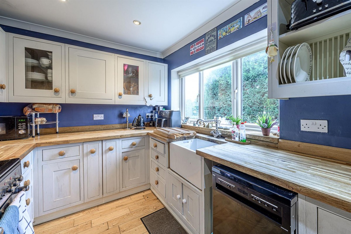 Wolverhampton Road, Kingswinford, DY6 7HY
