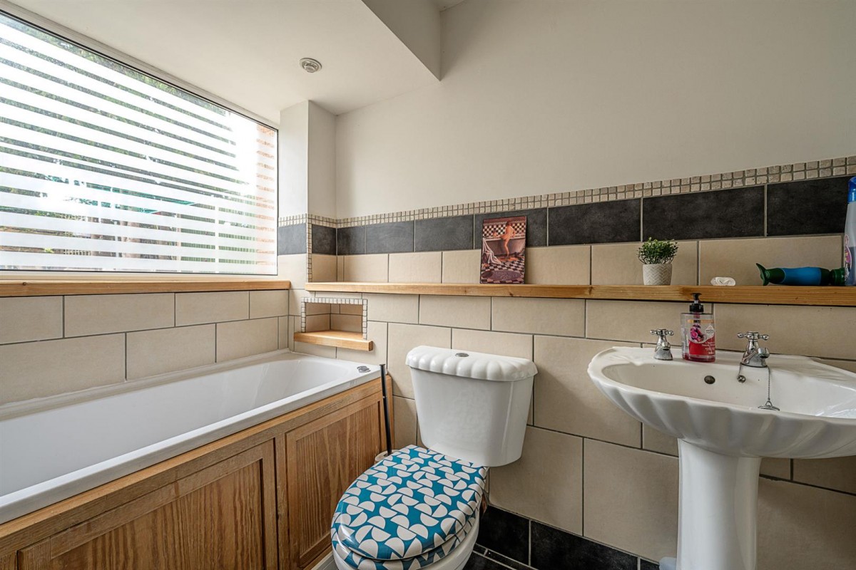 Wolverhampton Road, Kingswinford, DY6 7HY