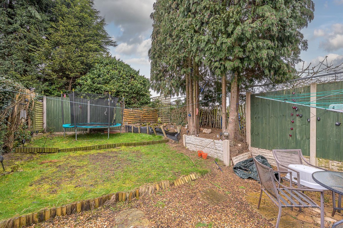 Wolverhampton Road, Kingswinford, DY6 7HY