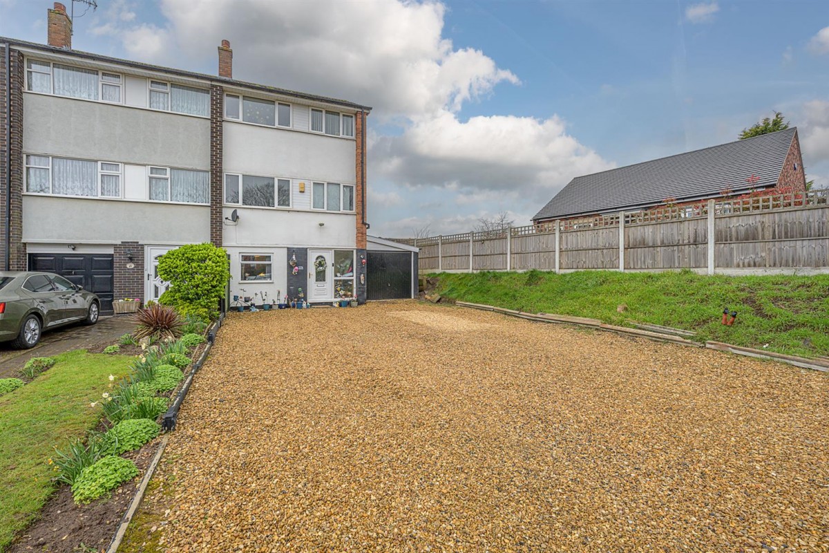 Wolverhampton Road, Kingswinford, DY6 7HY