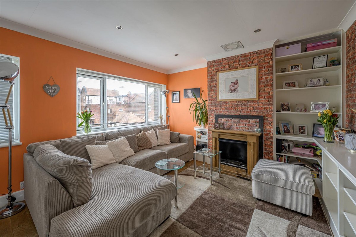 Wolverhampton Road, Kingswinford, DY6 7HY