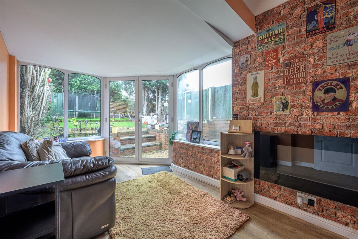 Wolverhampton Road, Kingswinford, DY6 7HY