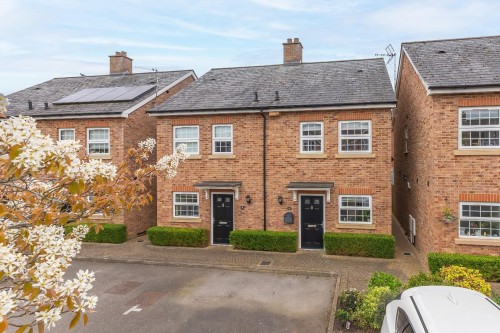 Jubilee Gardens, Tring