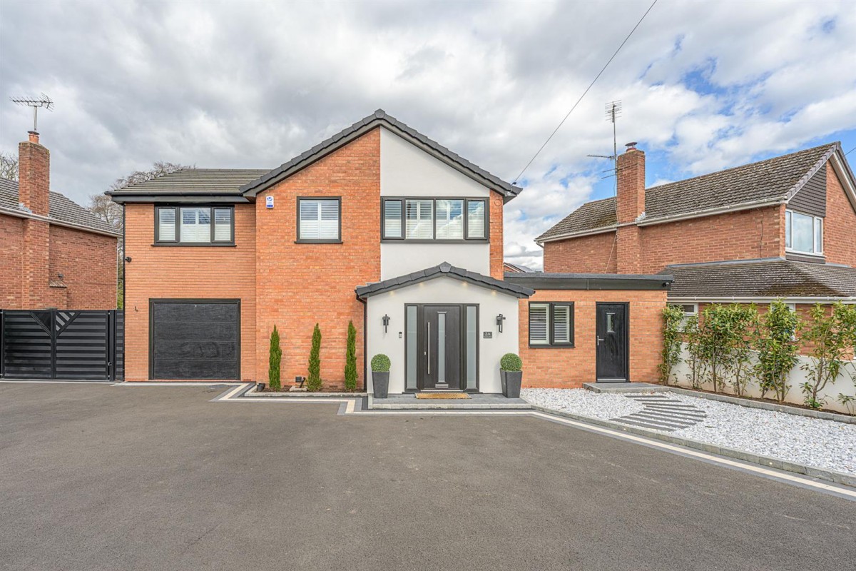 Berkeley Drive, Kingswinford, DY6 9DX