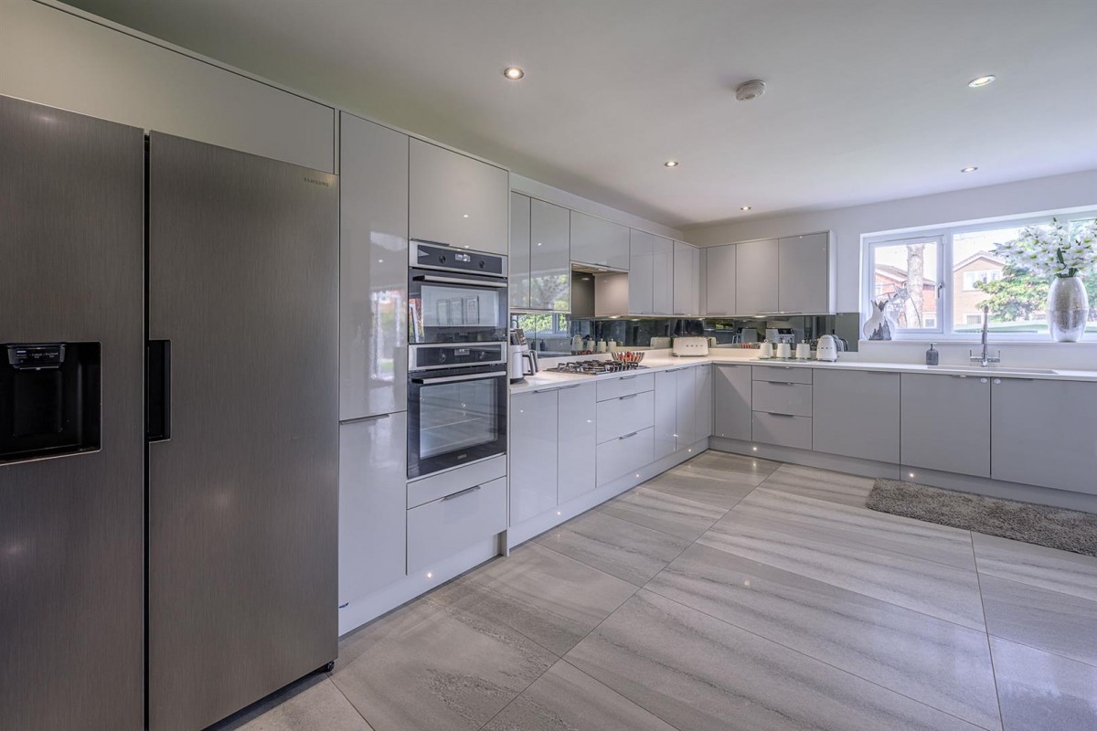 Berkeley Drive, Kingswinford, DY6 9DX