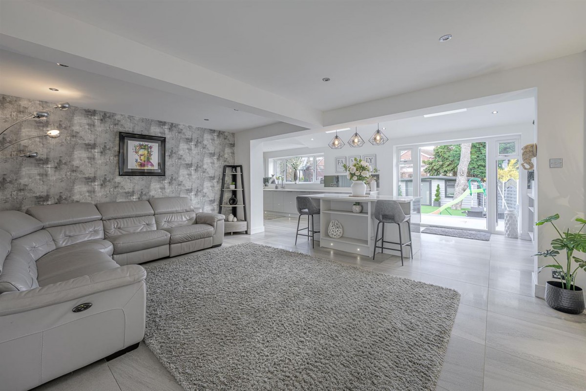 Berkeley Drive, Kingswinford, DY6 9DX