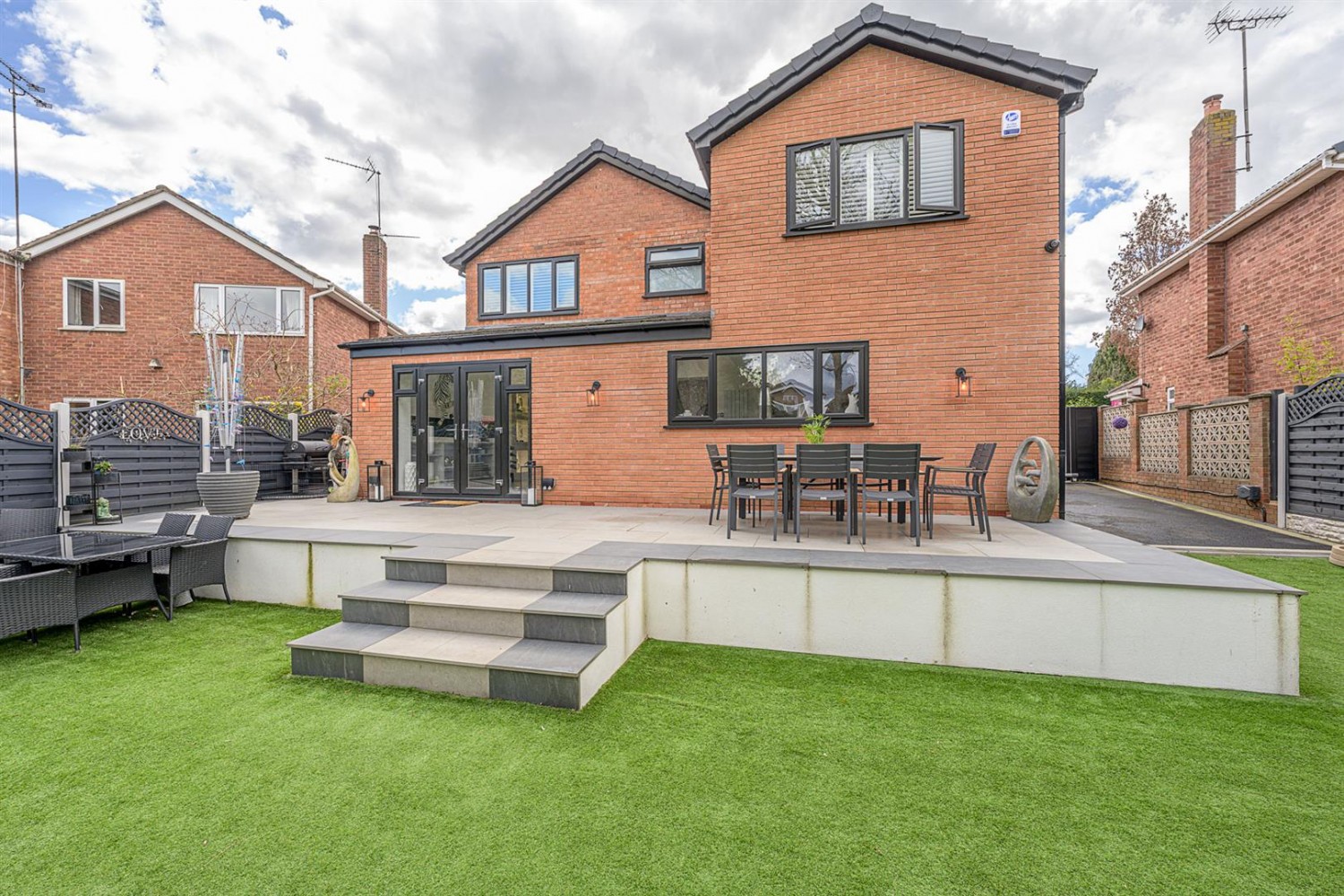 Berkeley Drive, Kingswinford, DY6 9DX