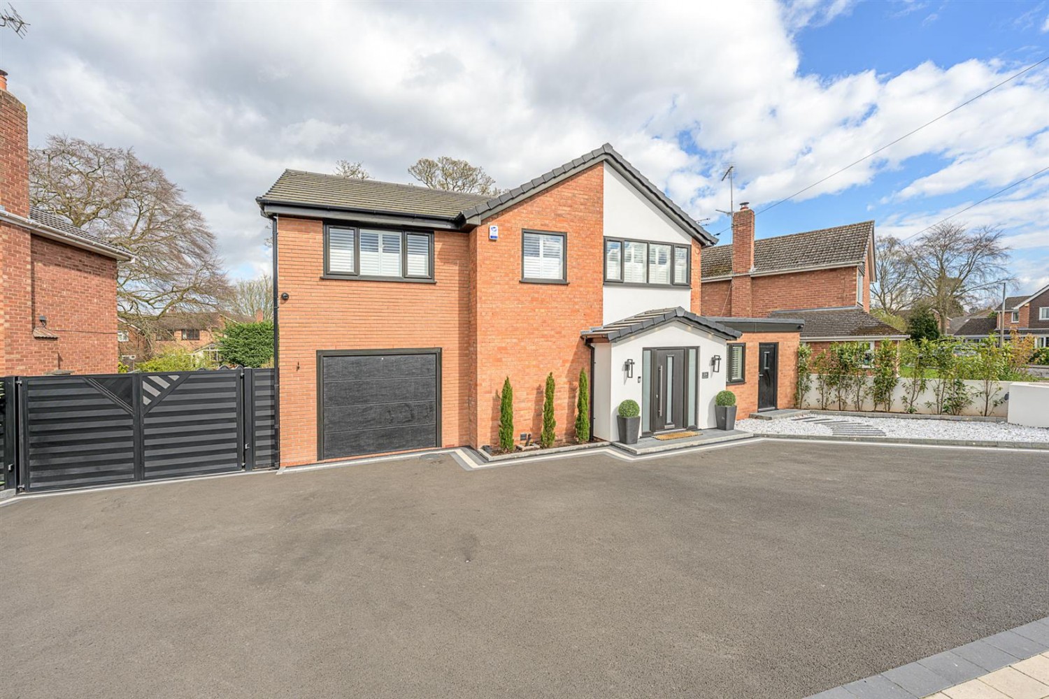 Berkeley Drive, Kingswinford, DY6 9DX