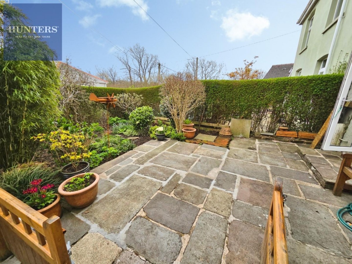 Ffordd Raglan, Heol-y-Cyw