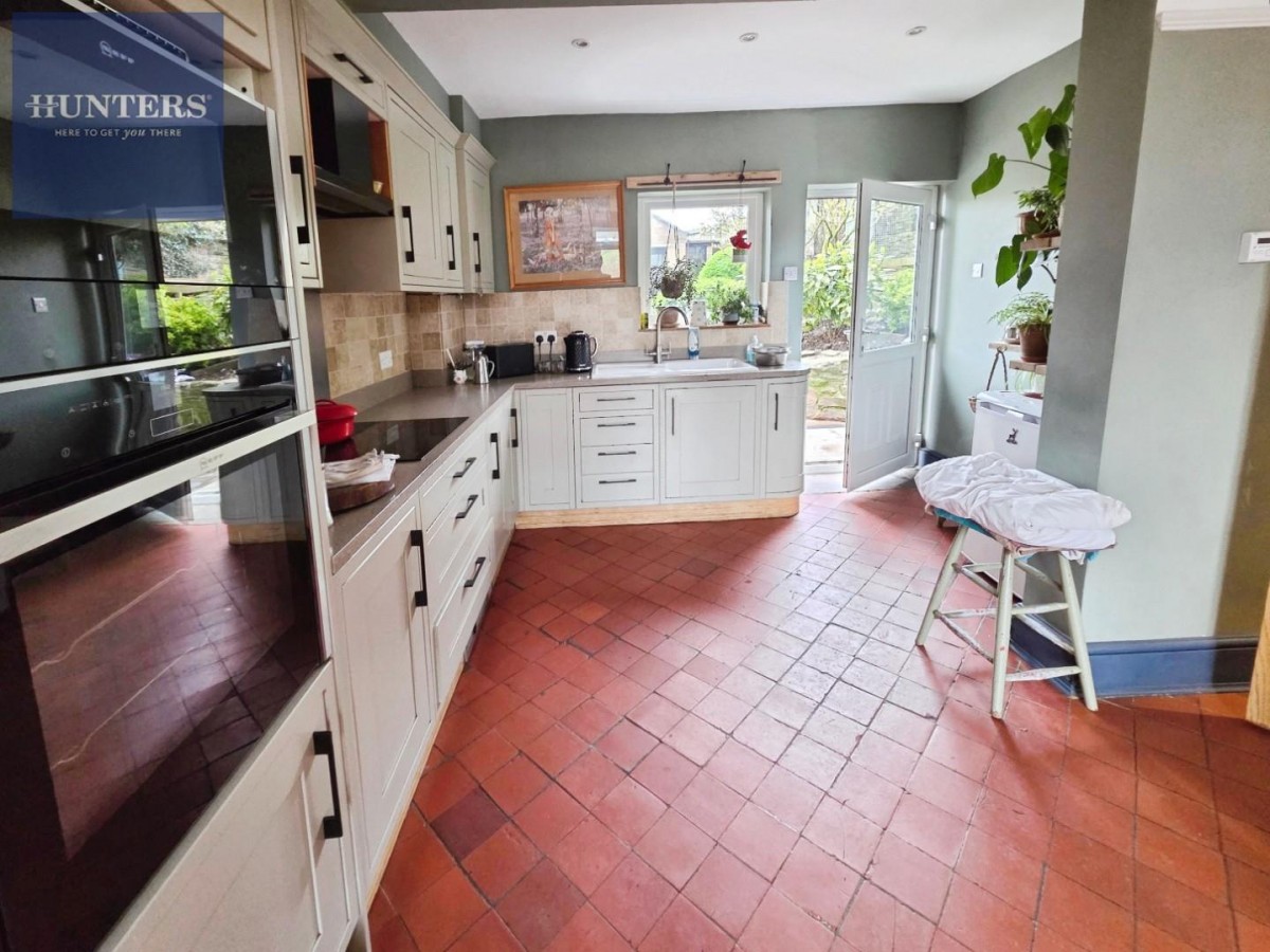 Ffordd Raglan, Heol-y-Cyw