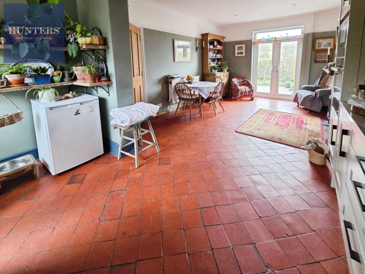 Ffordd Raglan, Heol-y-Cyw