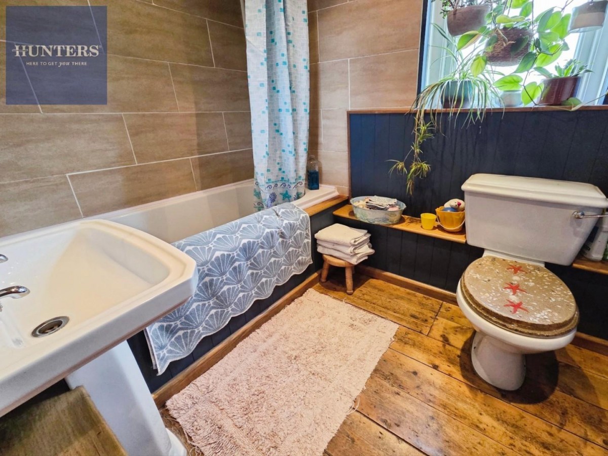 Ffordd Raglan, Heol-y-Cyw